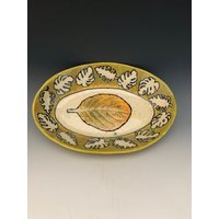 Handgemachte Ovale Servierplatte Herbst Blatt Design Steingut Tablett von Magiesceramics