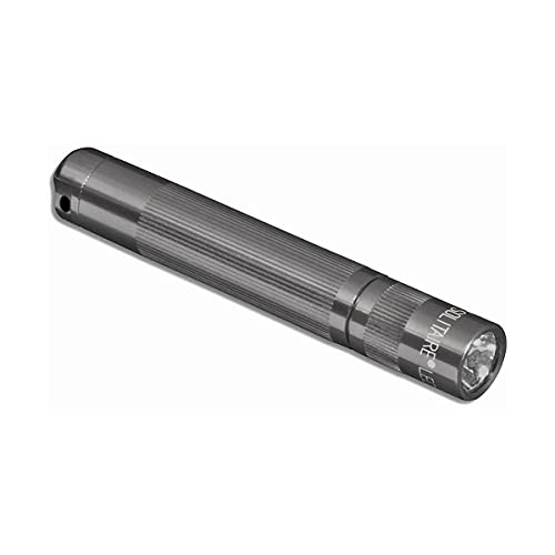 MagLite SJ3A092U Solitaire LED Taschenlampen mit Alkaline Batterie im Etui, 1,3 cm Kopfdurchmesser, 8 cm Länge, Grau MagLite SJ3A092U Solitaire LED Taschenlampen mit Alkaline Batterie im Etui, 1,3 cm Kopfdurchmesser, 8 cm Länge, Grau von Maglite