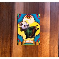 Kung Fu Panda Shifu Recycled Trading Card Kühlschrankmagnet von MagnetShoppeAB