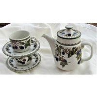 Vintage Goebel Brombeere Kaffeekanne 2 Tassen Untertassen von MagpieHodgePodge