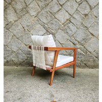 Makramee Butaca Zeder Massivholz Hand Made Klare Linien Moderne Optik von Magpiefoundthis