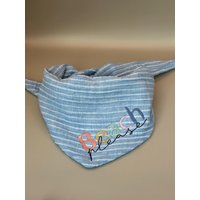 Hundehalstuch Aus Musselin in Der Farbe "Hellblau Mit Streifen" Dem Schriftzug "Beach Please" Hundehalstuch Aus Musselin in Der Farbe "Hellblau Mit Streifen" Dem Schriftzug "Beach Please" von MaikeCreative