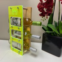 Kompaktes Arbeitsplatten-Weinregal ~ 15x6-Holztischstil Geätzte Trinkgläser Hält 3 Flaschen von MaineCannabisGifts