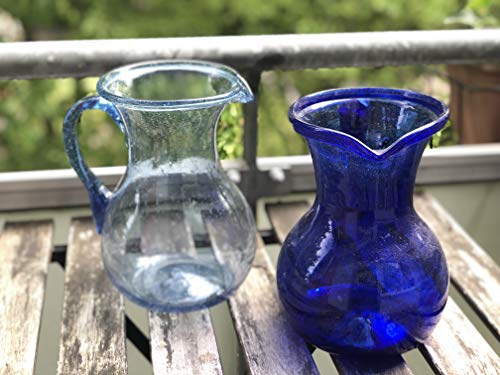 Maison Zoe Glaskrug aus Recycling-Glas Maya - dunkelblau - blau - Durchmesser ≈ 15cm Höhe ≈ 22cm - 100% Handmade - Wasserkaraffe - Krug mundgeblasen - Wasserkrug mit Griff und Ausguss Maison Zoe Glaskrug aus Recycling-Glas Maya - dunkelblau - blau - Durchmesser ≈ 15cm Höhe ≈ 22cm - 100% Handmade - Wasserkaraffe - Krug mundgeblasen - Wasserkrug mit Griff und Ausguss von Maison Zoe