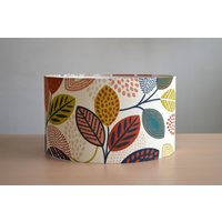 Cremefarbener Lampenschirm Aus Baumwolle Mit Mehrfarbigem Laubmuster, Runder Entenblauem Blattdruck, Pendelleuchte, Laubleuchte von MaisonLumiParis