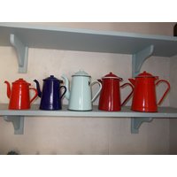 Sammlung Von Vintage Emaille Kaffeekannen von MaisonbrocanteFrance