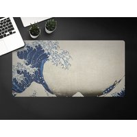 Great Wave Of Kanagawa Schreibtischunterlage, Blaue Tastaturunterlage, Graue Retro Schreibtisch Schutzmatte von MajesticMats