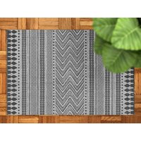 Traditioneller Ethno Teppich, Outdoor Teppich Schwarz, Aztect von MajesticMats