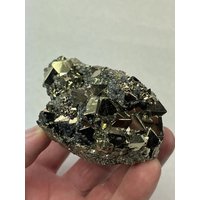 Spiegel Luster__Large Octahedral Pyrit Cluster Aus Huanzala Mine, Peru von MajesticMineralsUS