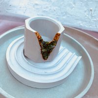 Grüne Jade || Kleiner Geode Luftpflanzen Blumentopf | Teelicht Kerzenhalter Echtes Kristallglas von MakanaByLinoCrystal