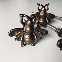 Antike Messing Eisen Metall Bumble Bee Knauf - Knob Wohnkultur Schubladenknauf von MakeItFabulousStore