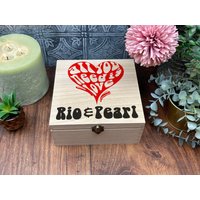 Alles Was Du Brauchst Ist Liebe Beatles Personalisierte Hölzerne Memory Box - Valentinstag Geschenk Hochzeit Jahrestag von MakeMePersonalised