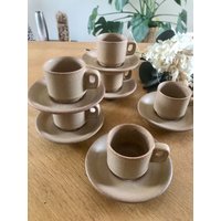 Kaffeetassen Und Untertasse Aus Steinzeug von MakeOverForBetter