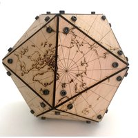 Benutzerdefinierte Holz Globus Karte, Einzigartige D20 Gamer Schreibtisch Dekor, Personalisiertes Geschenk - Fertig Zum Ausstellen Benutzerdefinierte Holz Globus Karte, Einzigartige D20 Gamer Schreibtisch Dekor, Personalisiertes Geschenk - Fertig Zum Ausstellen von MakerInProgress