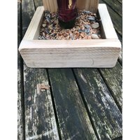 Futterstation Für Vögel, Hühner Mit Weinflasche, Futterhäuschen, Vogelfutterspender, Vogelhaus, Futtersilo von MakerzoneDeutschland