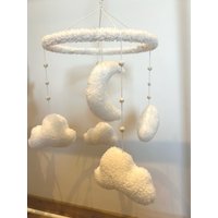 Bouclé Baby-Mobile - Handgenähtes Mobile Fürs Babyzimmer in Boho-stil, Babybett Deko, Geschenk Zur Geburt Oder Taufe von MakrameeAtelierDZ