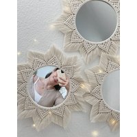 Bysuzi - Makramee Spiegel/Macrame Mirror Innenraumdeko Boho Geschenkidee Inneneinrichtung New Home Handmade Bysuzi - Makramee Spiegel/Macrame Mirror Innenraumdeko Boho Geschenkidee Inneneinrichtung New Home Handmade von Makrameebysuzi