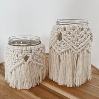 Bysuzi - Makramee Windlicht/Boho Cozy Gemütliches Zuhause Geschenkidee New Home Handgemacht Handmade Interieur von Makrameebysuzi