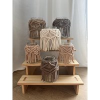 Makramee Windlicht Glas - Handgemachtes Boho-Glas Mit Fransen | Bobini Garn Deko Im Boho-stil 3 Farben | Natural, Sand, Coffee Makramee Windlicht Glas - Handgemachtes Boho-Glas Mit Fransen | Bobini Garn Deko Im Boho-stil 3 Farben | Natural, Sand, Coffee von MakrameeeInga