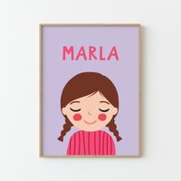 Personalisiertes Portrait Mädchen Mit Braunen Haaren | 30x40 & 50x70 Lila Pink Illustration Poster Für Kinder Kinderzimmerr von MalaMarla