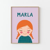 Personalisiertes Portrait Mädchen Mit Roten Haaren | 30x40 & 50x70 Lila Grün Illustration Poster Für Kinder Kinderzimmer Spielzimmer von MalaMarla