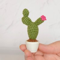Gehäkelter Kaktus Minitopf Strickpflanze Puppenhaus Amigurumi Sukkulente Niedliche Bürodeko Gefälschte Schreibtischpflanze von MalechaKnitting
