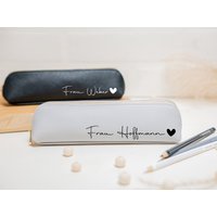 Personalisiertes Mäppchen Name I Geschenk Schulkind Einschulung Lehrer Geschenkidee Abschiedsgeschenk Schule Federmäppchen Etui von MalileDesign