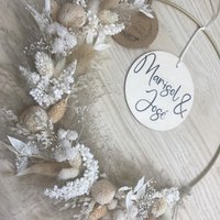 Flower Hoop Boho Weiß, Natur Mit Pampasgras Personalisierter Trockenblumenkranz Türkranz Wandkranz Türschild Blumenkranz von MaliniHoops