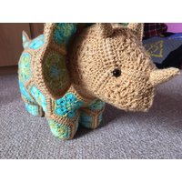 Plod Der Triceratops Stofftierchen Nach Schnittmuster Von Heidi Bären Plod Der Triceratops Stofftierchen Nach Schnittmuster Von Heidi Bären von MamaMayDew
