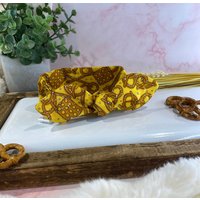 Hund/Katze Neckerchief {Brezel} Halsbekleidung Mode Haustier Halskrawatte | Scarf Krawatte {Brezel}Handgefertigt von MamasloveDesign
