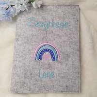 Zeugnismappe Regenbogen Mit Name in Wunschfarbe Bestickt Zeugnismappe Regenbogen Mit Name in Wunschfarbe Bestickt von Mamsta