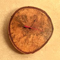 Handgeschnittene Birkenholz Wanduhr | 12 Stunden Versiegelte Naturholz Uhr 1" Dicke Rustikale Holz 10" Durchmesser Birke von ManMadeWoods