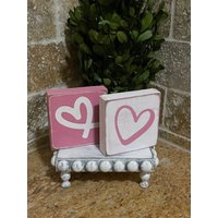 Valentinstag Dekor. Rustikale Handgefertigte Dekorative Holzblöcke. 2-Teiliges Set von MandMRusticsDesigns