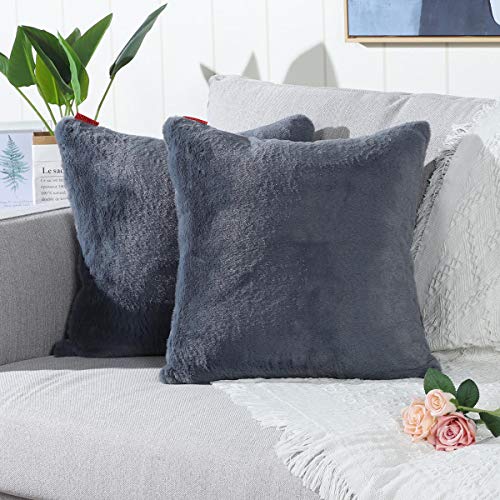 Mandioo 2er Set 45x45 cm Grau Faux Fur Flauschigen Kissenbezüge Moderne Künstlich Pelz Kissenhüllen Dekorative Sofakissen Dekokissen Weicher Zierkissenbezug für Wohnzimmer Sofa Schlafzimmer von Mandioo