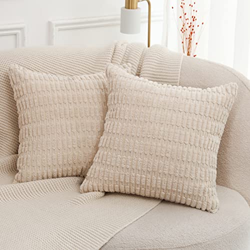 Mandioo 2er Set Beige Plüsch Boho Dekorative Wurf Kissenbezüge 45x45 cm, Super Weich gestreifte Cord Dekokissen Kissenbezug Sofakissen Dekorativ Couchkissen Kissenhülle für Sofa Couch Wohnzimmer von Mandioo