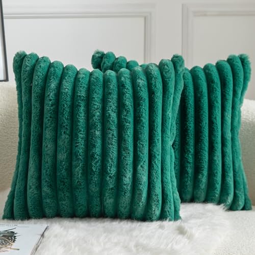 Mandioo 2er Set Kissenbezug gestreiftes Künstlich Pelz Superweich Kissen Flauschig Modern Kissenhülle Deko Sofa Wohnzimmer Schlafzimmer Kissenbezüge 45 x 45 cm Grün von Mandioo