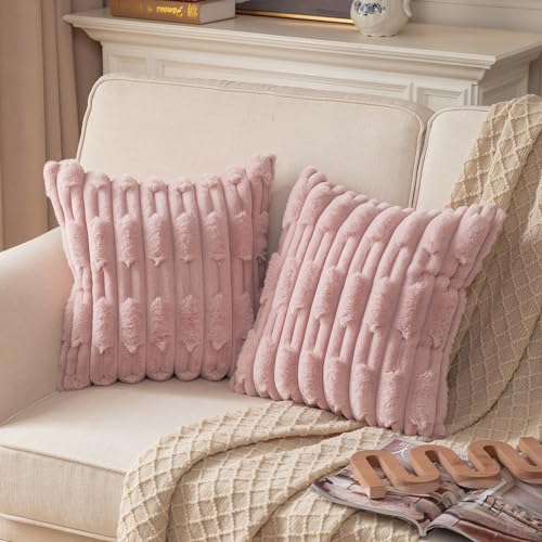 Mandioo 2er Set Rosa Boho gestreiften dekorativen Kissenbezüge 50x50cm Flauschiges Wurfkissenbezug aus künstlichem Kaninchenfell Velvet Kissenhüllen Kopfkissenbezug Sofa Couch Bett Wohnzimmer von Mandioo