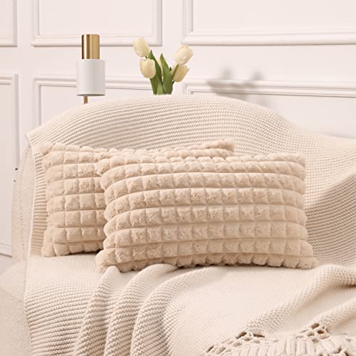 Mandioo 2er Set Super Soft Plüsch Faux Pelz Dekokissen Lumbar Kissenbezüge 30x50 cm Beige, Plaid Textur Moderne Luxus Kissenbezug Sofakissen Dekorativ Couchkissen Kissenhülle für Sofa Couch von Mandioo