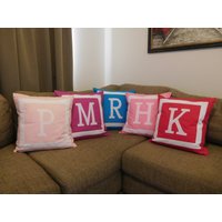 Monogramm Initial Kissenbezug - Wird Auf Bestellung in Einer Beliebigen Farbe Gefertigt Monogramm Initial Kissenbezug - Wird Auf Bestellung in Einer Beliebigen Farbe Gefertigt von MandyJDesignsShop