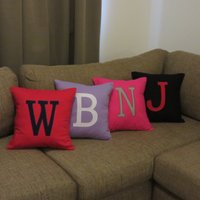 Monogramm Initial Kissenbezug von MandyJDesignsShop