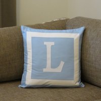 Personalisierter Kissenbezug - Monogramm Initial Babyblau Und Weiß von MandyJDesignsShop