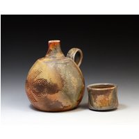 Spirit Flasche Mit Becherdeckel, Holz Gebrannt | #58 von MandyStigantCeramics