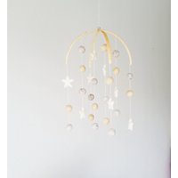 Baby Mobile Filzsterne & Filzbälle, Gender Neutral Baby Mobile Filzsterne & Filzbälle, Gender Neutral von MandysFavoriteThings