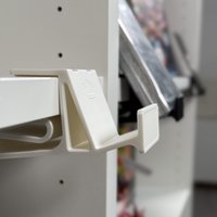 Manga Aufsteller Display Zum Anklemmen Am Regal | Mg Shelf Clamp Klemmbereich 15 - 20mm Regaldicke von MangaGuardian