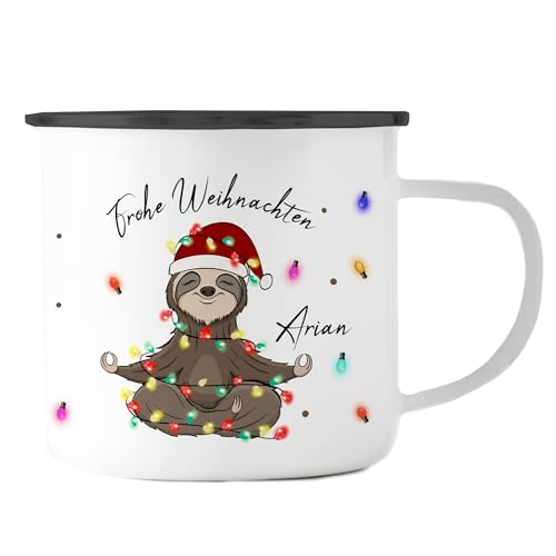 Emaille Tasse Becher personalisiert Weihnachten - Motiv: Faultier - Wichtelgeschenk mit eigenen Namen bedruckt - Weihnachtszeit Regenbogen - Namenstasse (Weihnachten 11 - Rand Schwarz) von Manilu