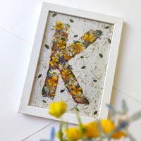 Gepresste Blumen-Anfangskunst-Rahmen-Personalisierte Mädchengeschenk von ManoMonai
