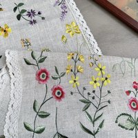 stickerei Blumen Tischläufer, Leinen Tischläufer Mit Blumen, Solider Und Eleganter Läufer von MansionDecorStudio