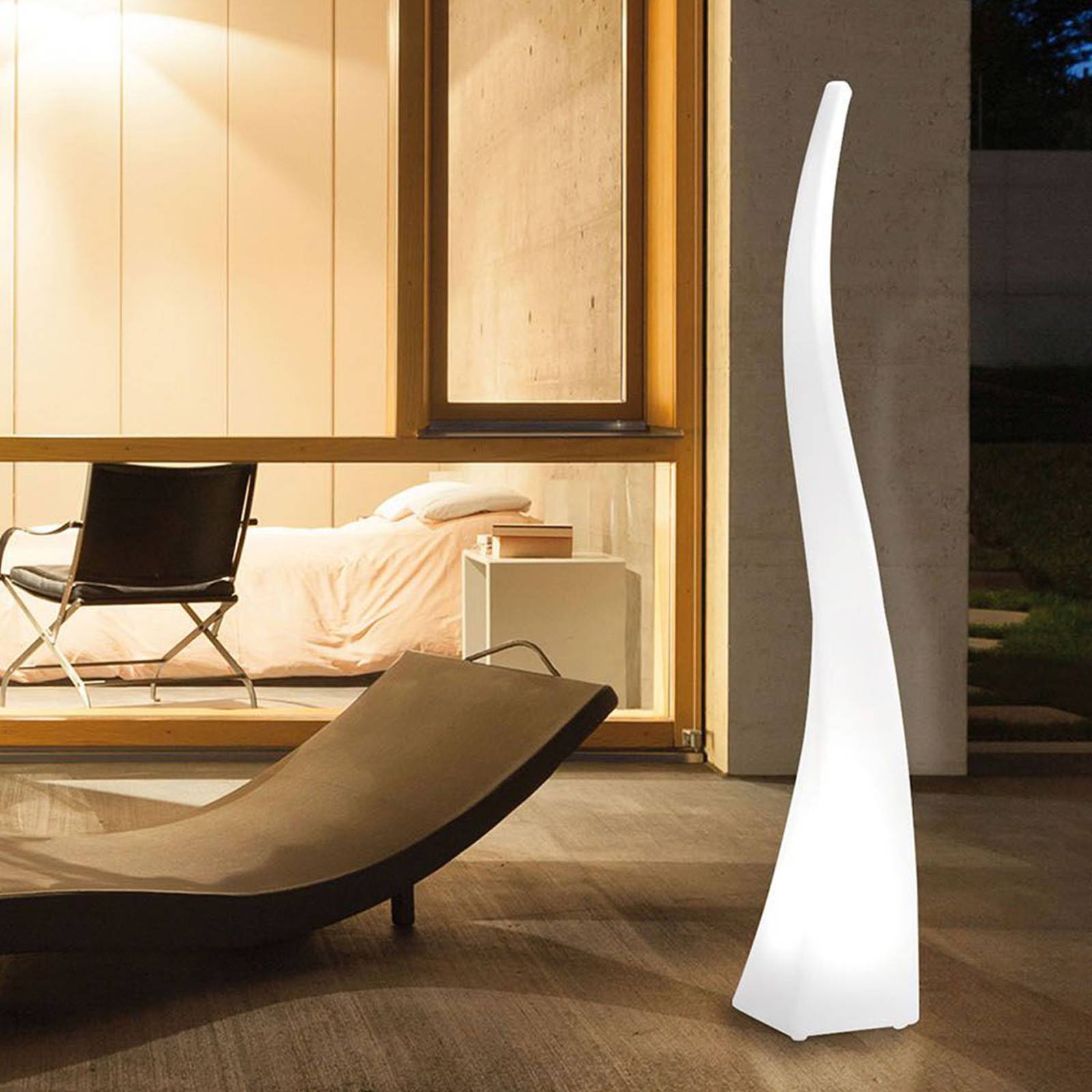 Terrassen-Stehleuchte Flame mit IP65 von Mantra Iluminación
