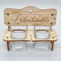Schnapsbank Mit Gravur "Liebesbänkle" Inkl. Gläser Eckig Schnapsbank Mit Gravur "Liebesbänkle" Inkl. Gläser Eckig von ManuelsBastelkeller