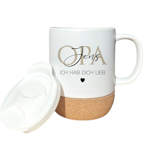 Manufaktur Liebevoll I Geschenk Tasse personalisiert Namen I Kaffeetasse Geschenk mit Spruch I Dankeschön Geschenk Keramiktasse mit Korkboden und Deckel I (Opa) von Manufaktur Liebevoll